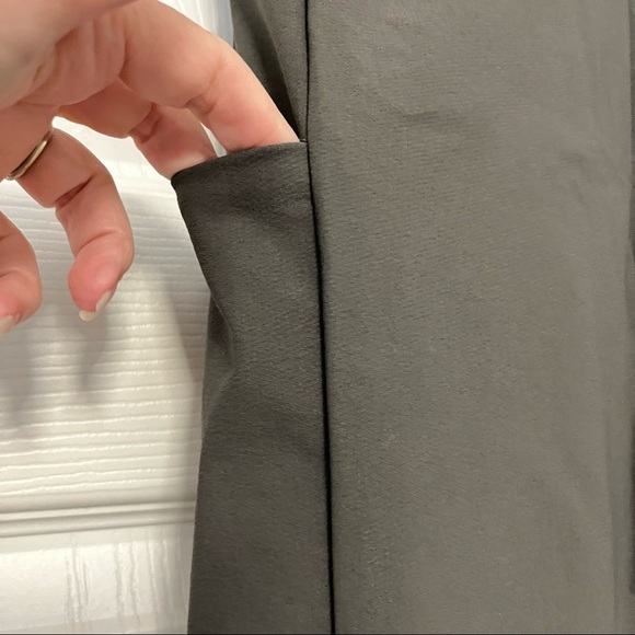 Athleta Wander Slim Stretch Ankle Pants 4P Gray Slit Hem Back Zip Side Pockets - Picture 5 of 9